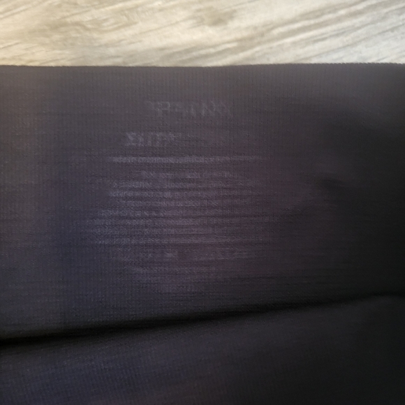 Black Spanx xs compression cropped leggings likeNEW - Picture 7 of 8